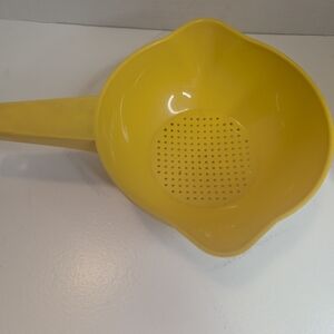 VTG Tupperware #1200-5 Yellow Colander/ Strainer w/ 2 Spout, Retro Kitchenware
